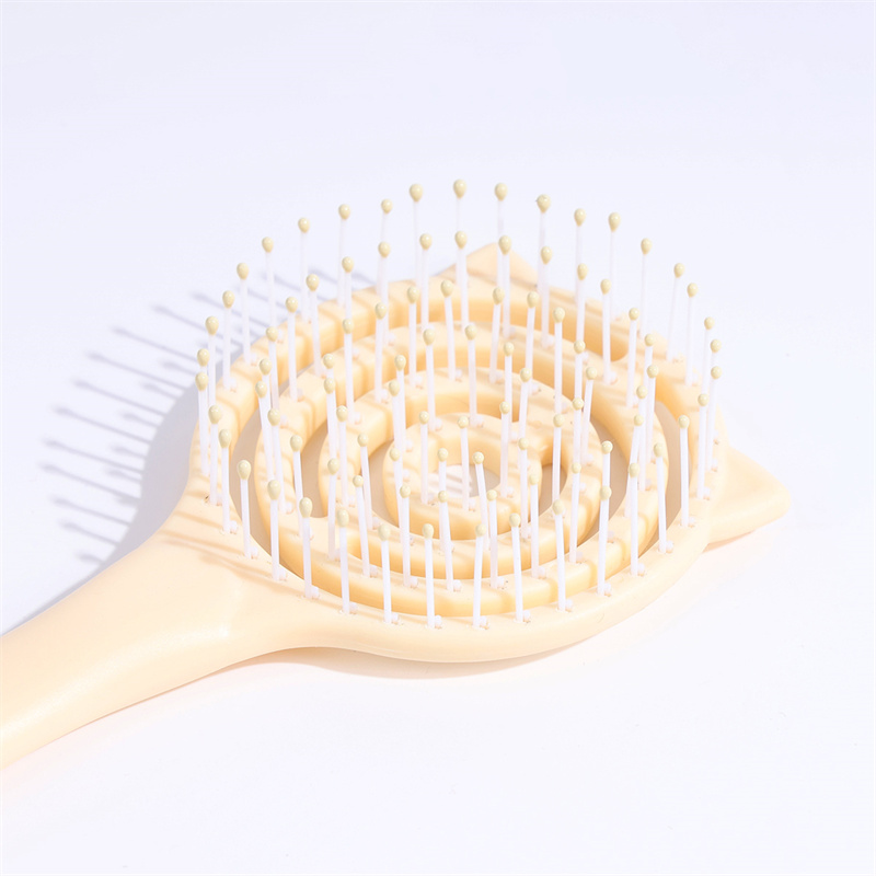 Lattice-shaped hairbrush in pink and yellow colors